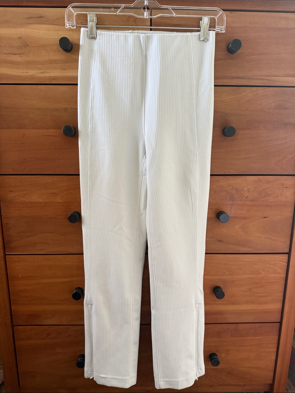 lululemon Women's Ribbed Softstreme Zipped Leg High Rise Cropped Pants  Size 2
